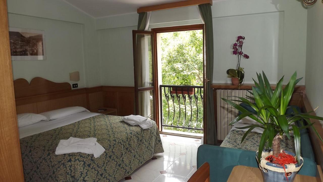 Hotel Il Vecchio Pescatore Villetta Barrea Buitenkant foto
