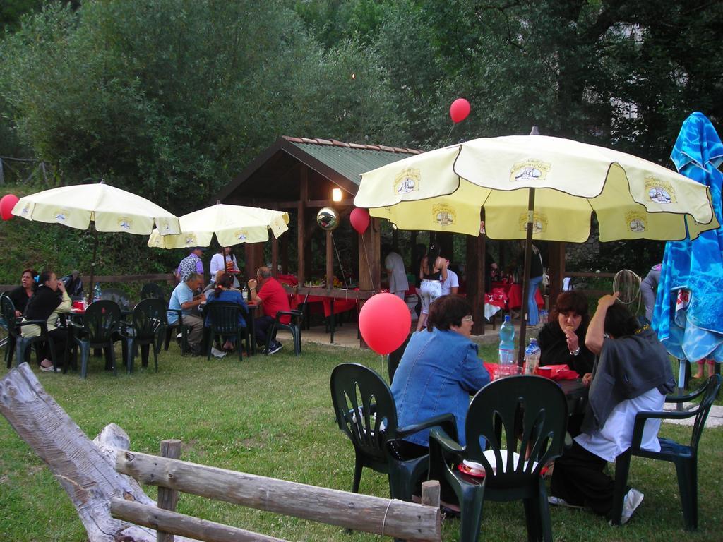 Hotel Il Vecchio Pescatore Villetta Barrea Buitenkant foto